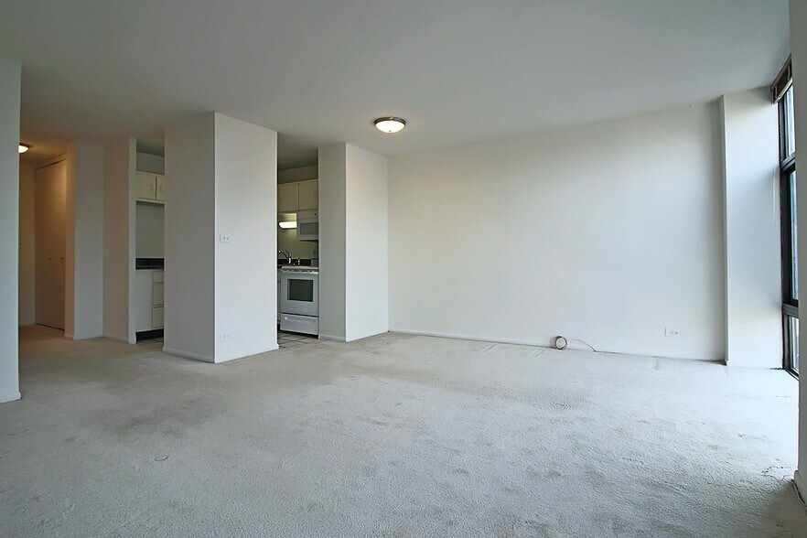 Building Photo - 74 E Scott St