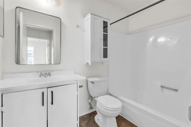Building Photo - 5805 Cougar Dr