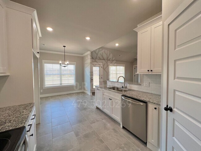 Building Photo - Single-Family Home- Desirable Clearwood Plan