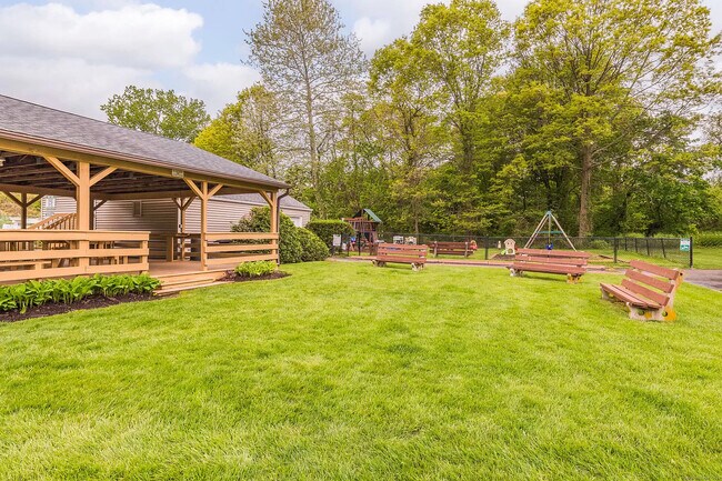 Building Photo - 121 E Gate Ln