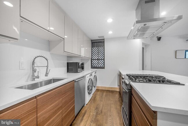 Building Photo - 2038 18th St NW