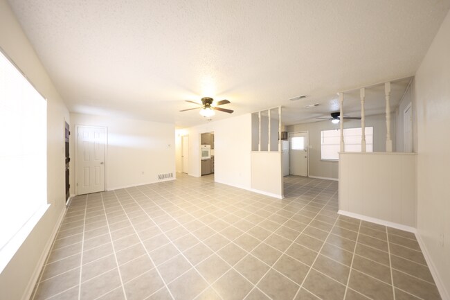 Building Photo - 1008 S 31st St