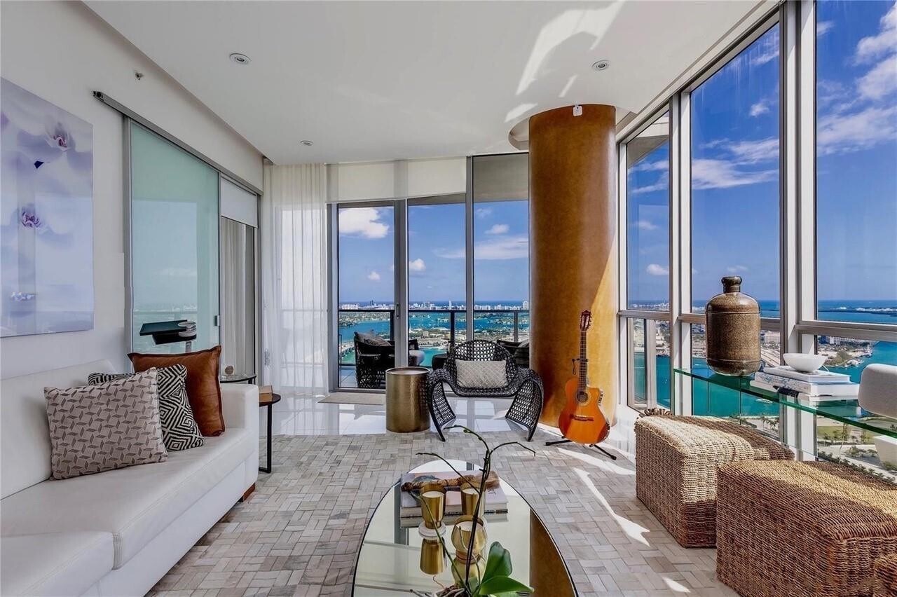 Building Photo - 1100 Biscayne Blvd