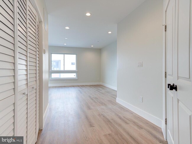 Building Photo - 630 Moyer St