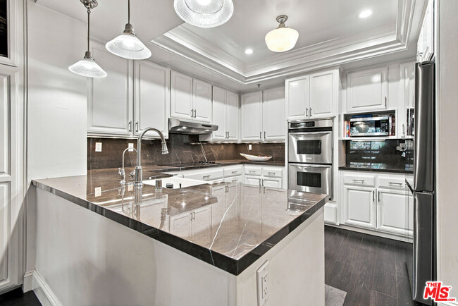 Building Photo - 2132 Century Park Ln