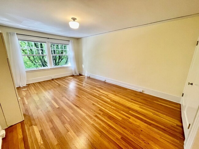 Building Photo - Charming Studio off NW 23rd - PRIME LOCATION!