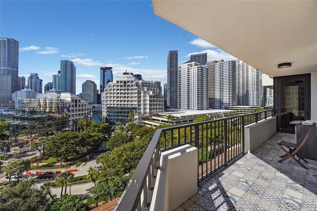 Building Photo - 520 Brickell Key Dr