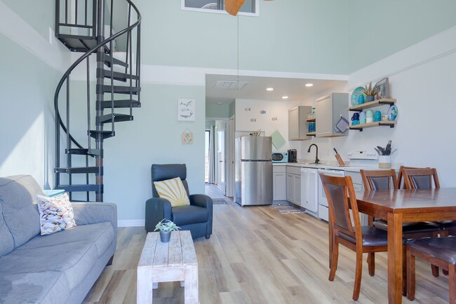 Building Photo - FURNISHED OFF-SEASON MONTHLY RENTAL-STARTI...