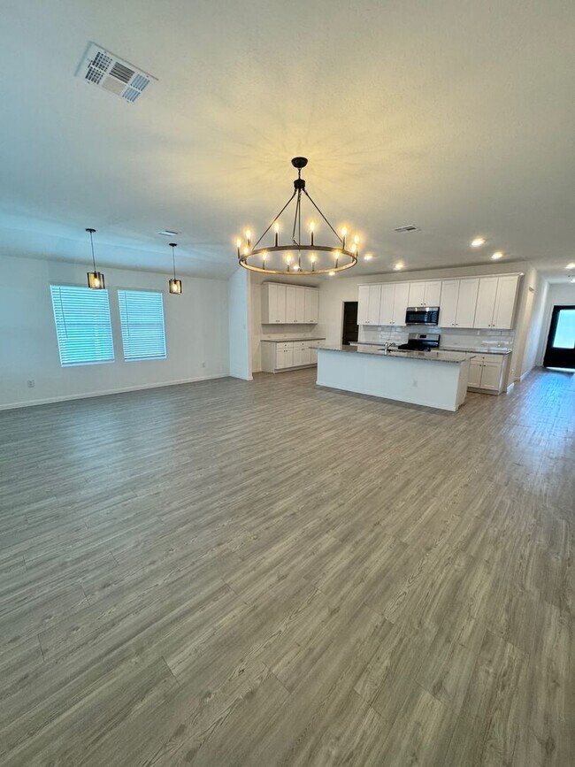 Building Photo - Modern Comfort & Style in This 2022-Built ...