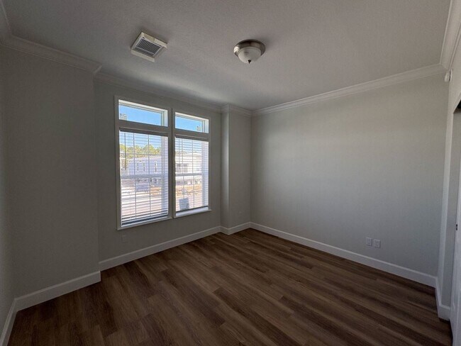 Building Photo - 1009 Morgan Jones Dr