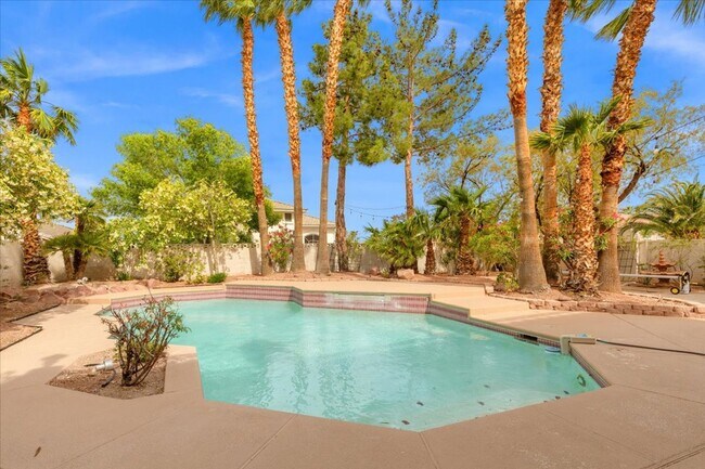 Building Photo - Expansive 4 Bedroom Home with a Pool and L...