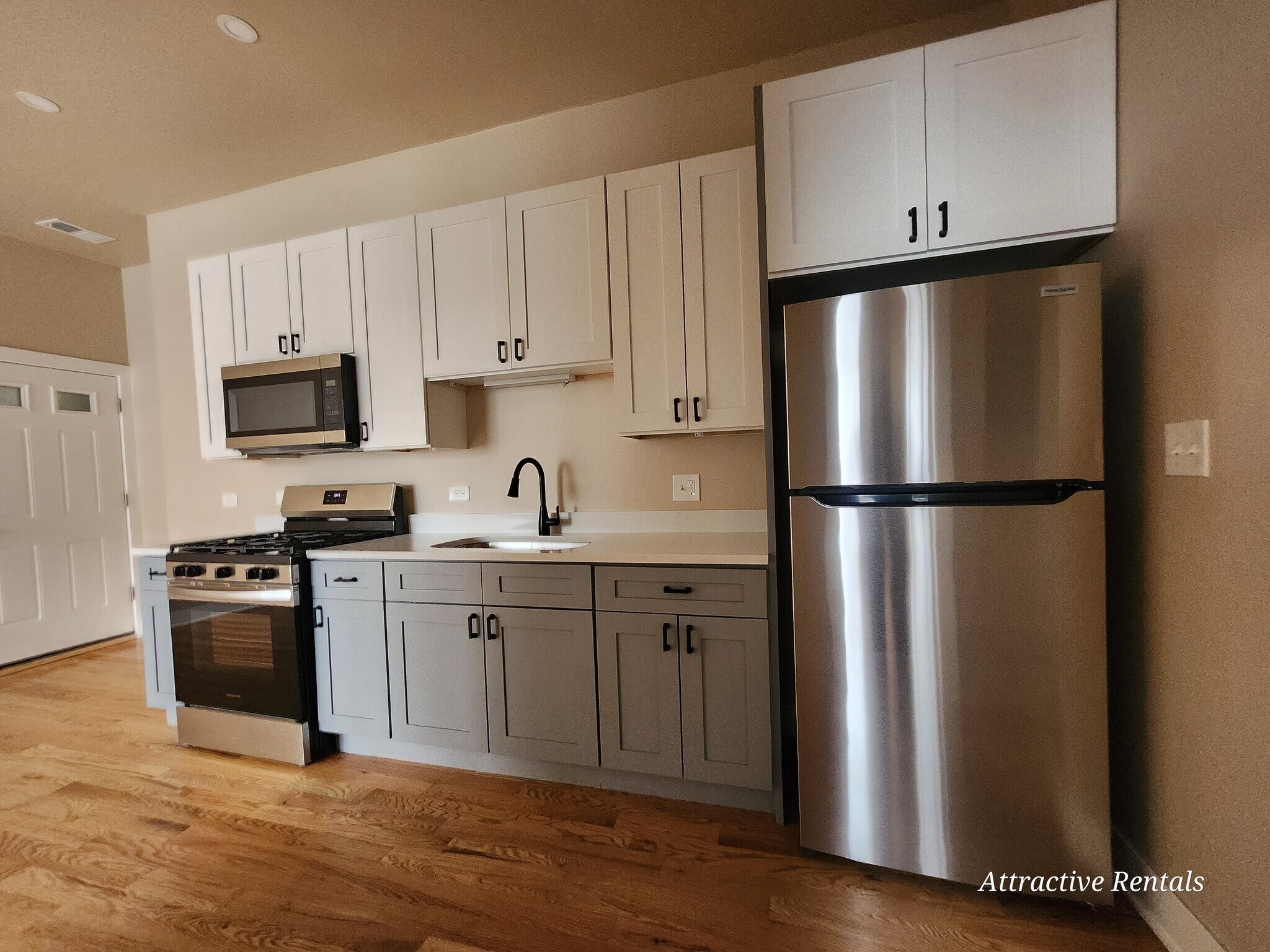 Building Photo - 6341 S Elizabeth St