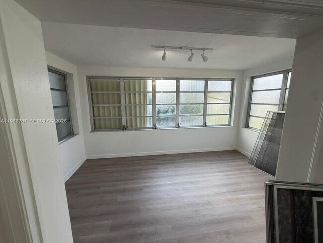 Building Photo - 4000 SW 16th Terrace