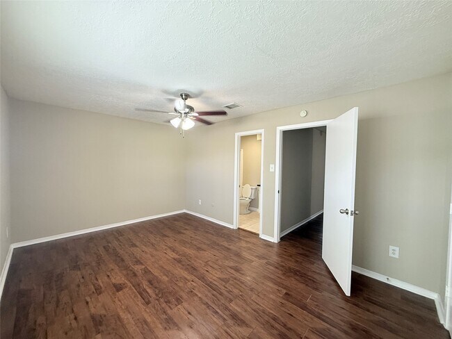 Building Photo - 12875 High Star Dr