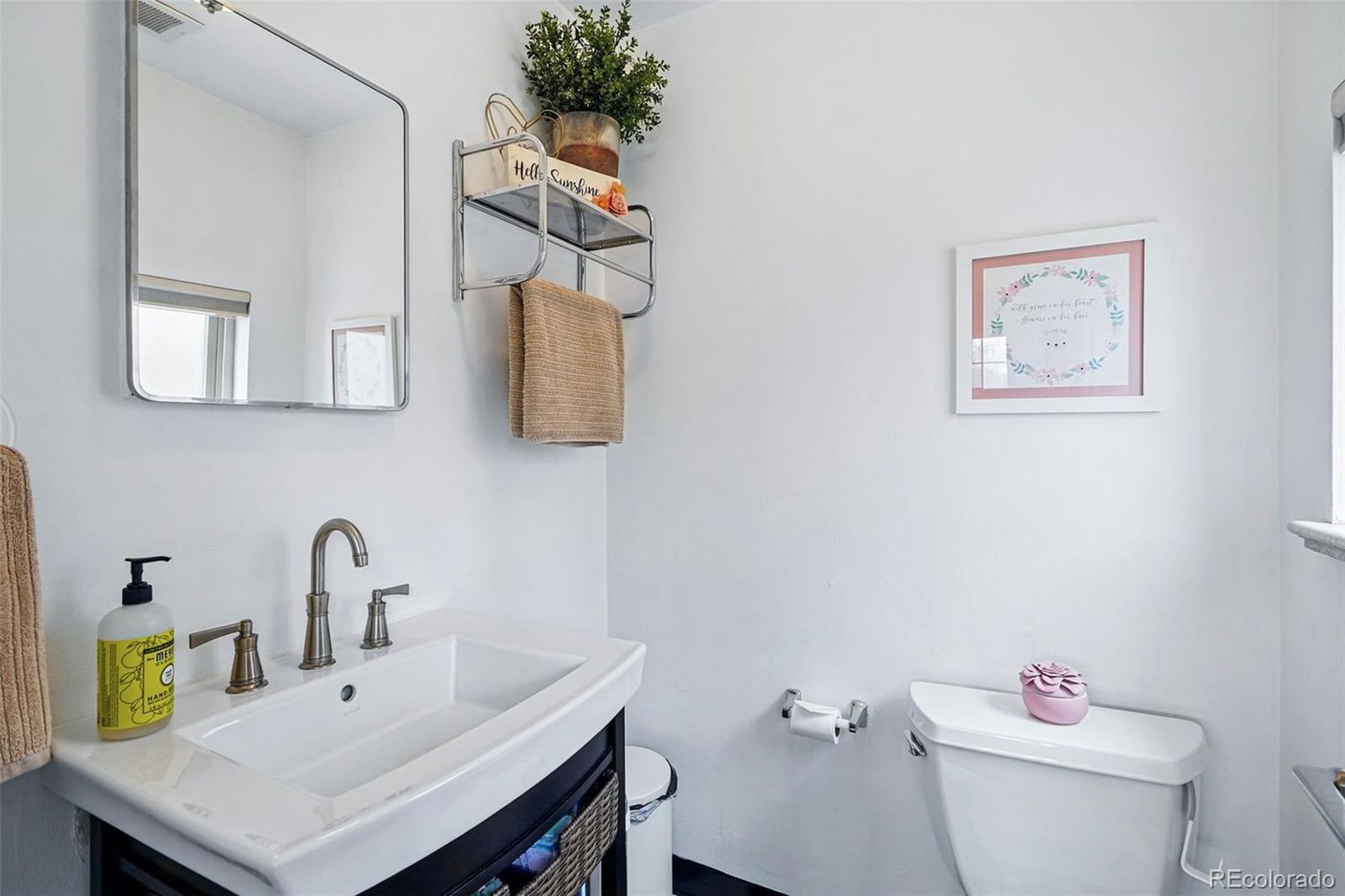 1/2 Bathroom - 796 Ivanhoe St