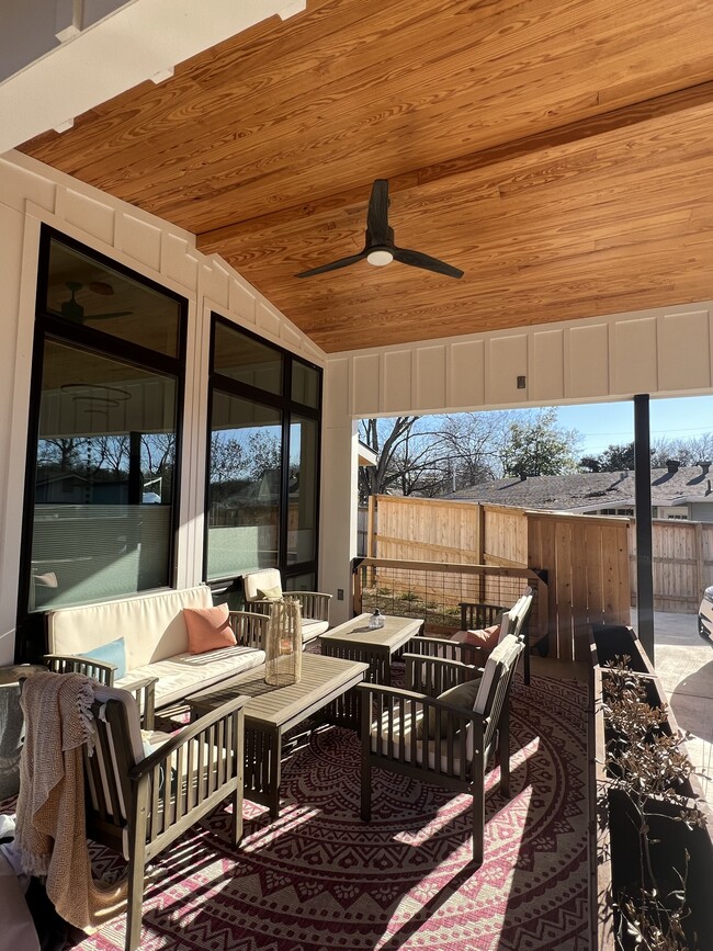 Building Photo - 3003 Birdwood Cir