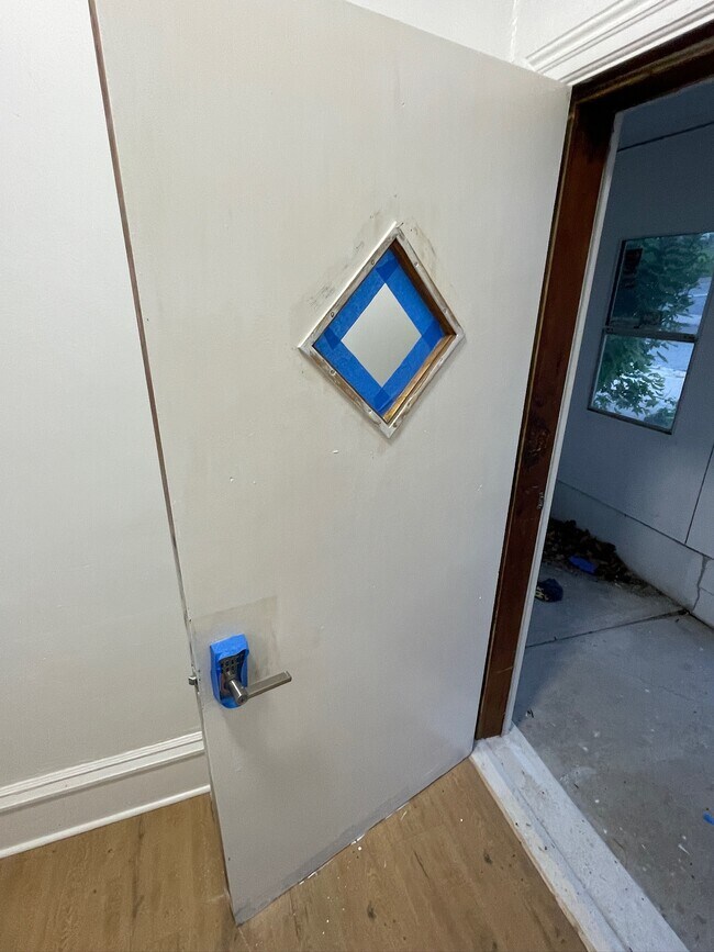 Building Photo - 304 Poplar St