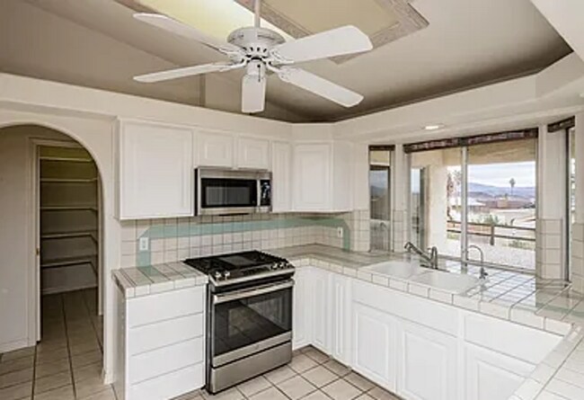 Building Photo - South Side 3 Bedroom Home-Rent Now REDUCED