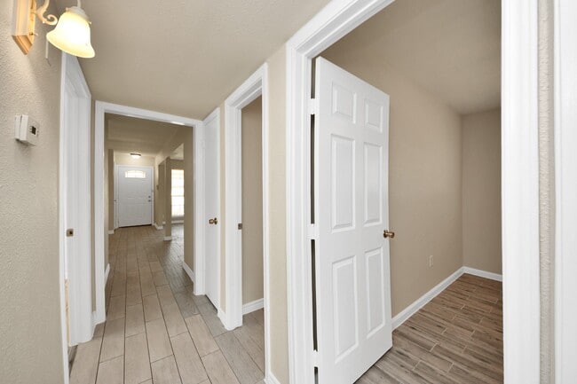 Building Photo - 11915 Binghamton Dr