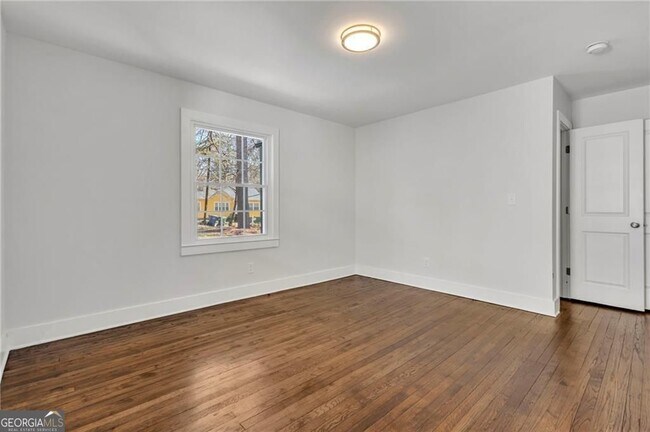 Building Photo - 1271 Lorenzo Dr SW