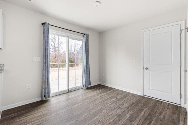 Building Photo - 4 Bed, 2.5 Bath, 2 Car Garage Near Everything in Durham!