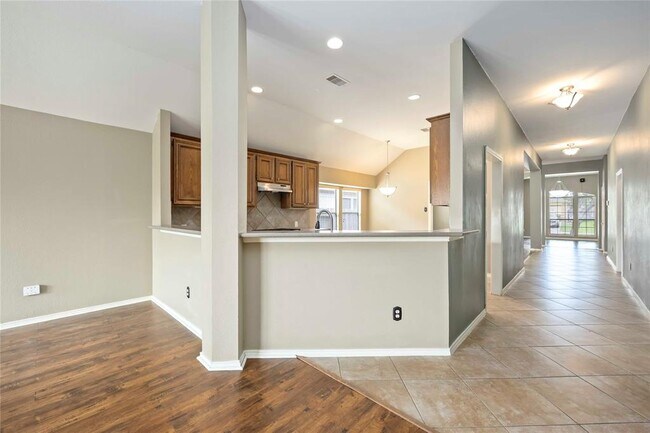 Building Photo - 2019 Shore Breeze Dr