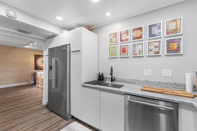 Building Photo - 3450 S Ocean Blvd