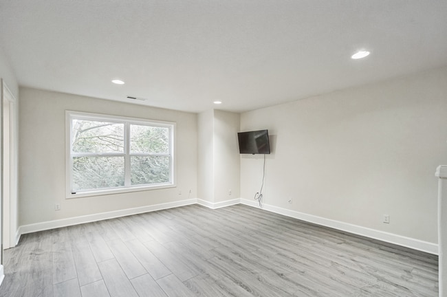 Building Photo - Gorgeous 4 Bed, 2.5 Bath House!