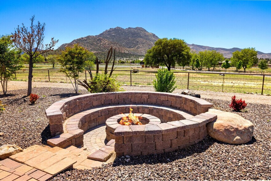 Building Photo - 7625 N Williamson Valley Rd
