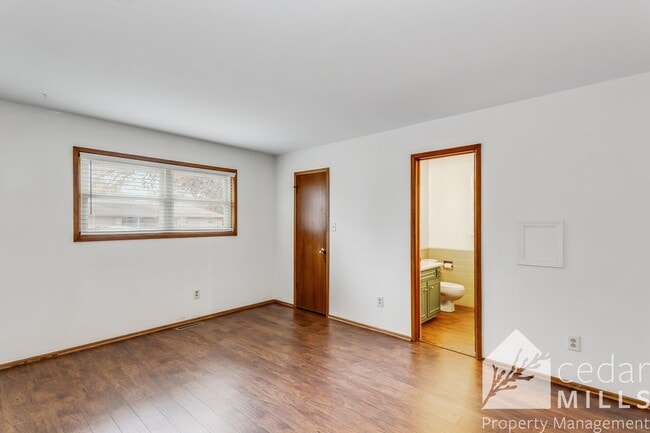 Building Photo - Mid Century 3 Bedroom