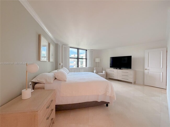 Building Photo - 1111 Crandon Blvd