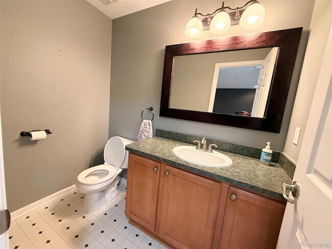 Building Photo - 207 Amys Walk