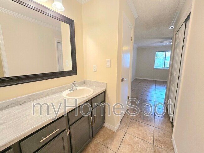 Building Photo - 7225 W Fairfield Dr