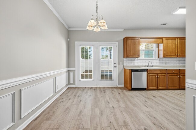 Building Photo - 777 King George Blvd