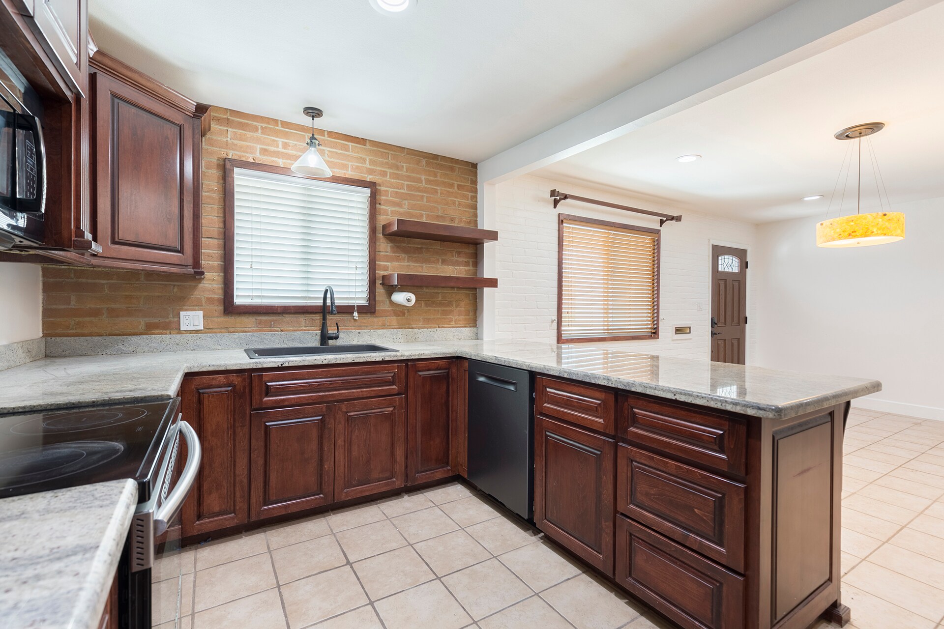 Building Photo - 608 W Jonquil Ave