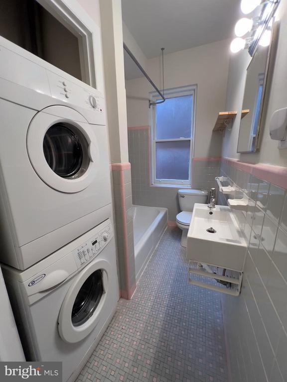 Building Photo - 2038 Locust St