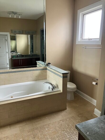 Bathroom - 2325 W Huron St