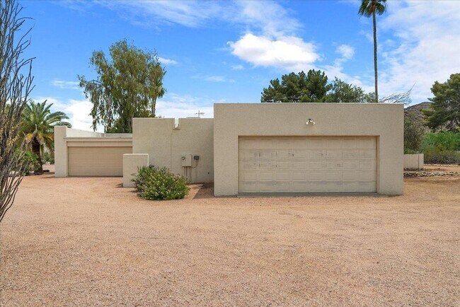 Building Photo - 5209 E Via Buena Vista