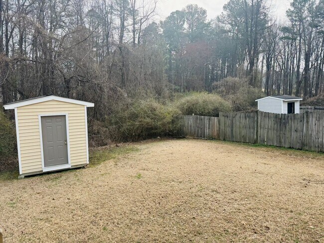 Building Photo - Short term lease available!