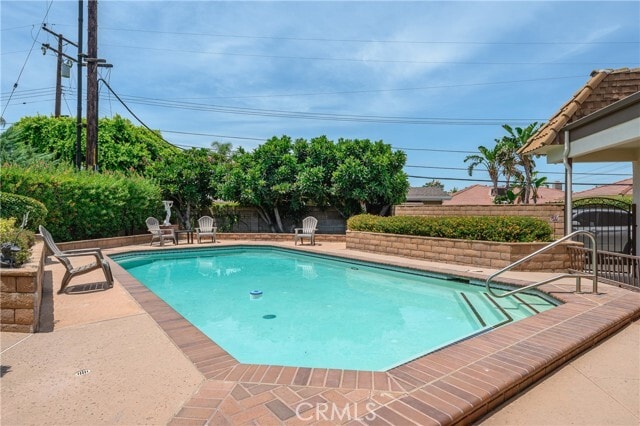 Building Photo - 2328 E Vine Ave