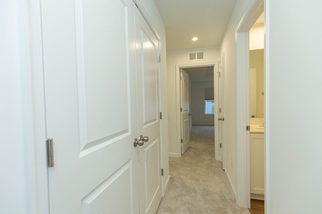 Building Photo - 3 Bed/3.5 Bath NEW Townhome in Charles Tow...
