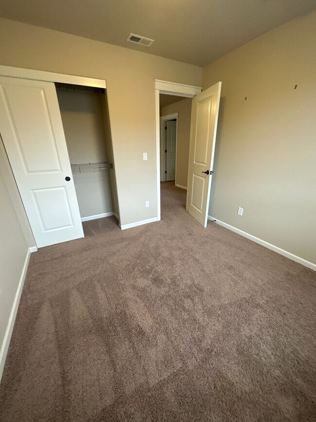 Building Photo - NE 3 Bdrm, 2.5 Bath 1450 sq ft House w/AC and Gas Heat,  All Appliances, Dbl Garage