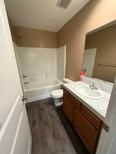 Building Photo - 1037 Honeybell Ct