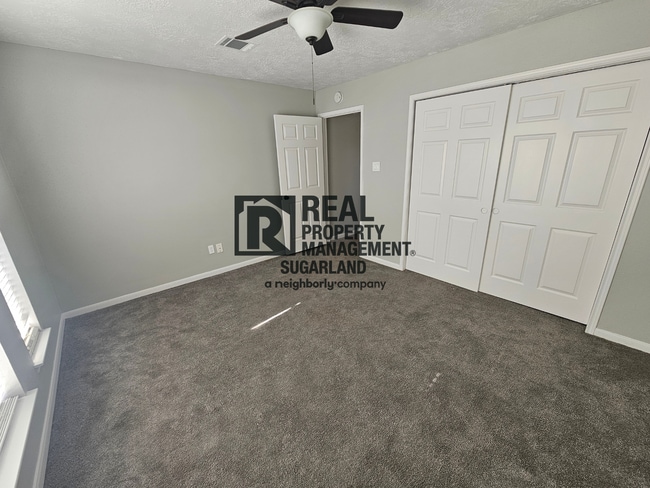 Building Photo - Executive Living in the Heart of Sugar Land