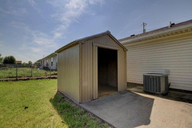 Building Photo - 411 Eddy St