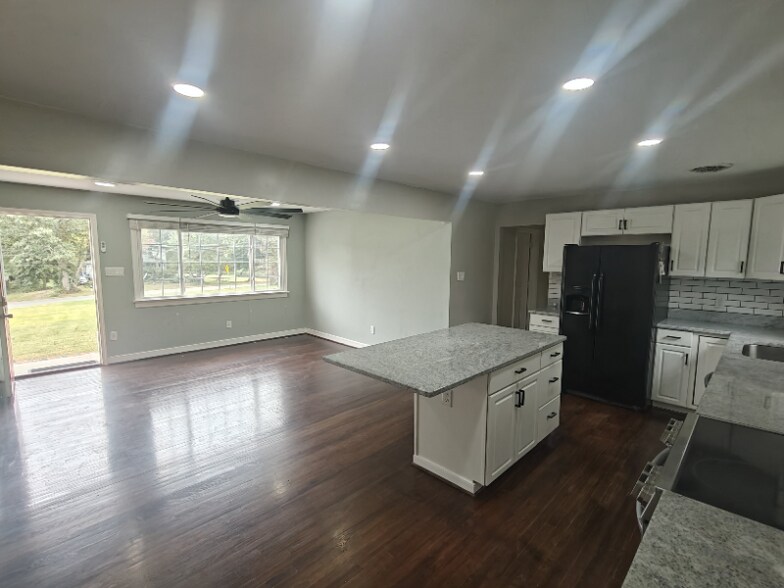 Building Photo - 10632 Courtney Rd