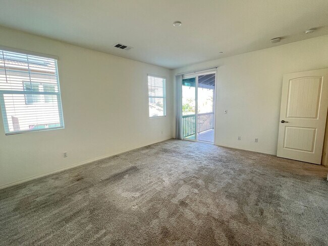 Building Photo - Spacious 3 bedroom, 3-bathroom condo for rent