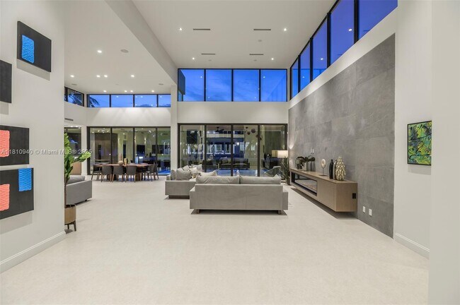 Building Photo - 401 Royal Plaza Dr