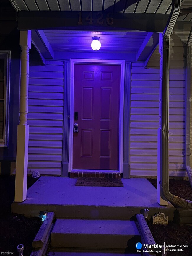 Building Photo - 3 br, 1 bath Townhome - 1426 Dighton Ct