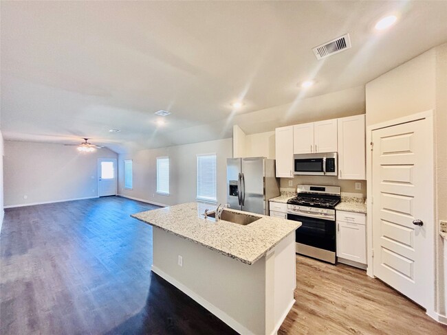 Building Photo - 17327 Ridge Dr